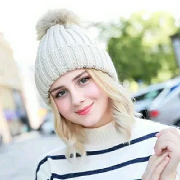Cream Pom Pom Hat - Picture 1 of 3